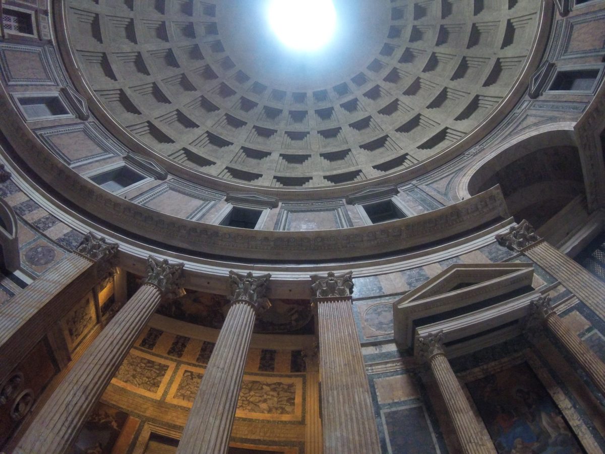 Dentro do Pantheon