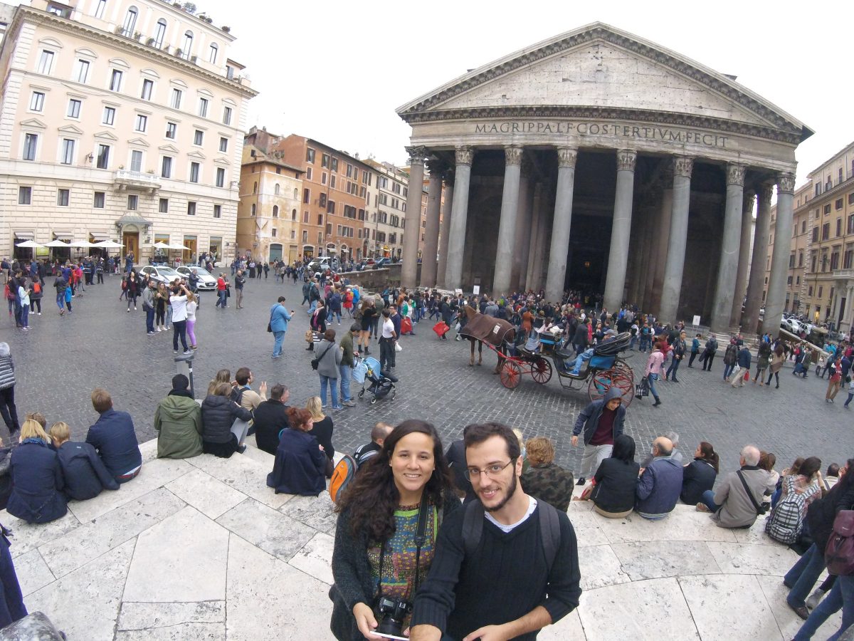Em frente ao Pantheon